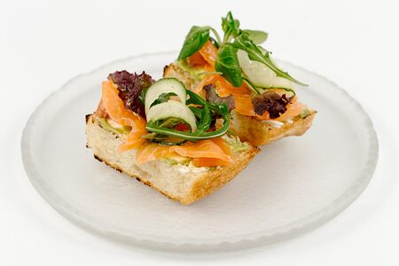 Брускетта с лососем и творожным сыром