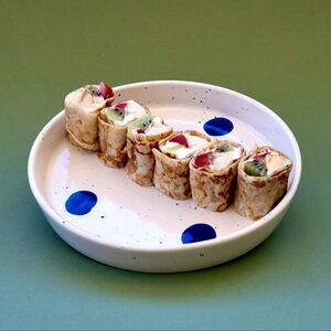 Блинчики со сливочным кремом и фруктами