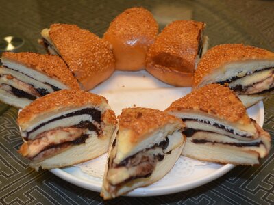 Пирог с пастой из красных бобов