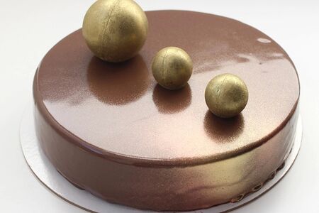 Муссовый торт с шоколадными шарами с начинкой Шоколад-вишня