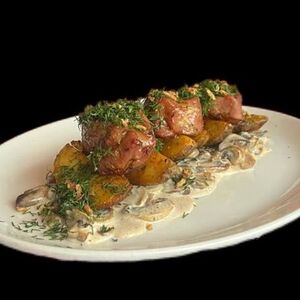 Медальоны из свинины с грибным соусом