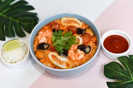 Том ям с морепродуктами