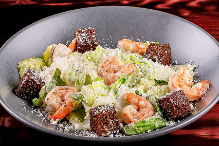 Салат Цезарь с креветками