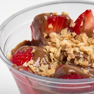 Клубника в теплом шоколаде