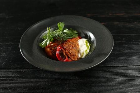 Перцы из дровяной печи со сметаной