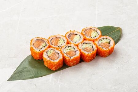 Ролл Калифорния с лососем