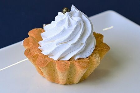 Корзиночка с белковым кремом 