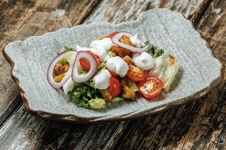 Салат с хрустящими баклажанами