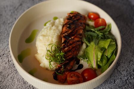 Филе форели с гарниром на выбор