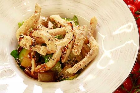 Салат с хрустящим кальмаром