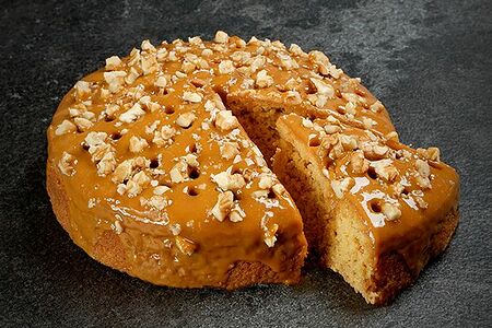 Кусок карамельного пирога