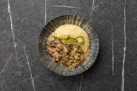 Бефстроганов с картофельным пюре