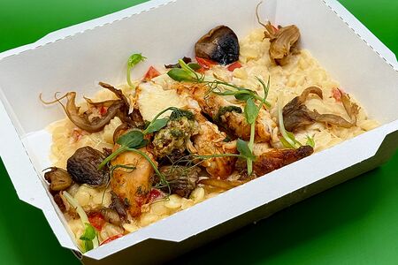 Птитим с грибами и цыпленком с дижонской горчицей и сливочным соусом