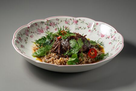 Томленые говяжьи щечки с полбой