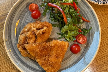 Куриная отбивная с зеленью