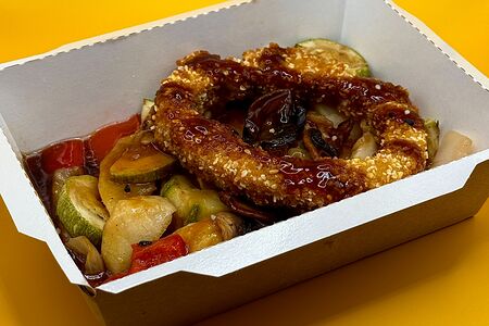 Хрустящее кольцо с овощами и соусом терияки