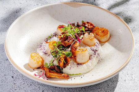 Гребешки с лисичками 