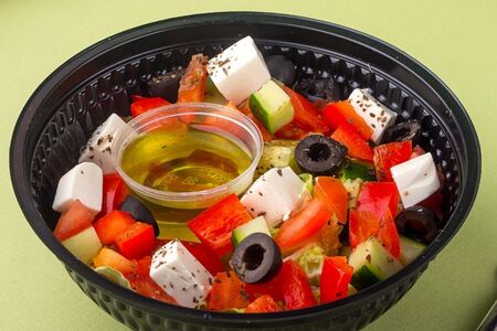 Салат Греческий с фирменной греческой заправкой 