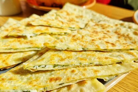 Пичча нон (лепешка) с сыром и зеленью