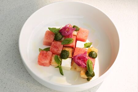 Салат из арбуза с фетой