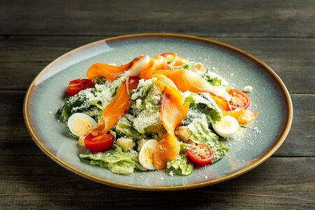 Салат Цезарь с семгой