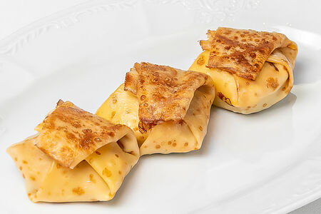 Блинчики с дичью и брусникой