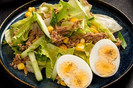 Салат с тунцом