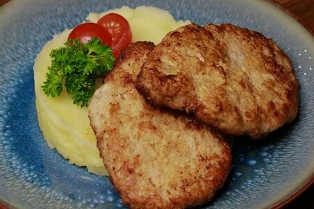 Куриные котлеты с картофельным пюре