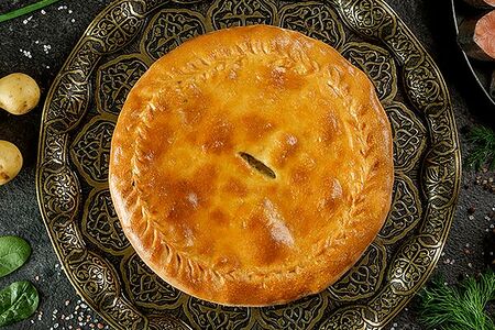 Дальневосточный пирог с горбушей и картофелем