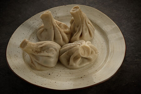 Хинкали со свининой и говядиной