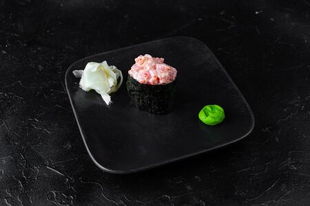 Острые суси с лососем