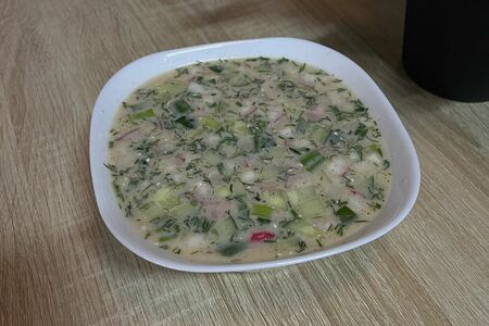 Летний суп (окрошка) на квасе со сметаной