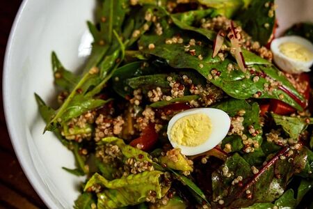 С киноа и авокадо