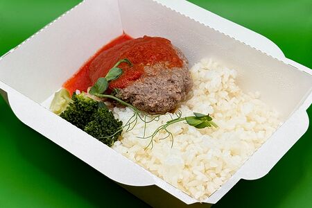 Котлетки из говядины с рисом и брокколи