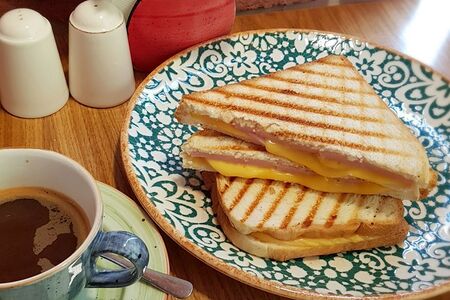 Тост с ветчиной и сыром