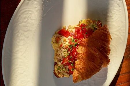 Круассан Скрембл с моцареллой