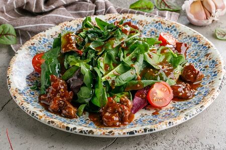 Теплый салат с куриной печенью