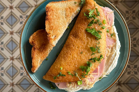 Омлет с ветчиной и сыром