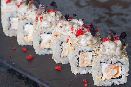 Ролл Вулкан с крабом