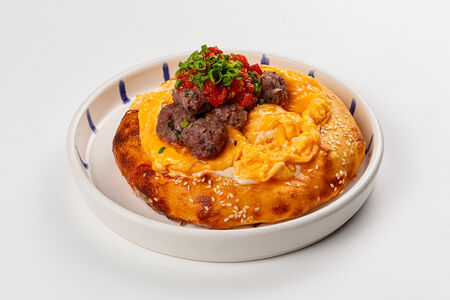 Митбол, томат, фета, соус тахини