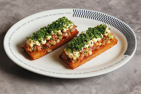 Тартар из тунца на картофельном чипсе