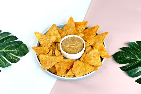 Начос барбекю и гуакамоле 