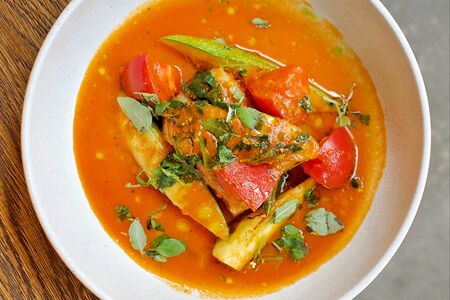 Треска с цукини и томатами