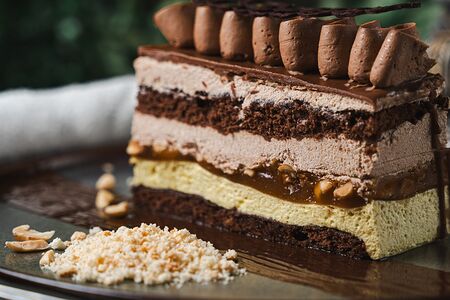 Торт Сникерс