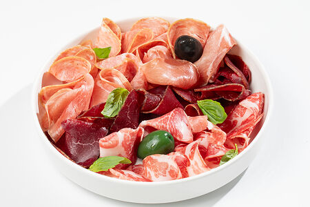 Мясные деликатесы