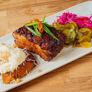 Томленые ребра с сырным картофелем