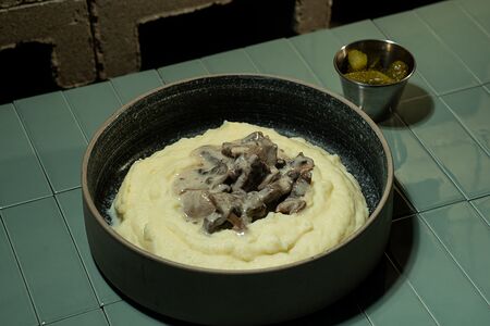 Бефстроганов с картофельным пюре