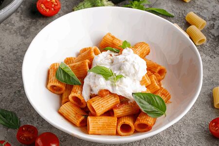 Паста ригатони со страчателлой