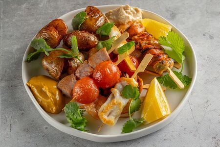 Мини-шашлычки из морепродуктов