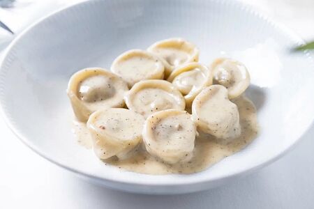 Пельмени из мраморной говядины с трюфельным соусом 